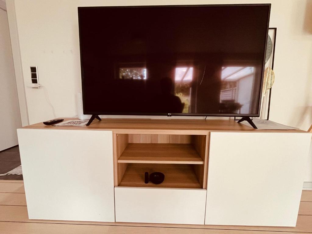 TV a/nebo společenská místnost v ubytování Home in Billund