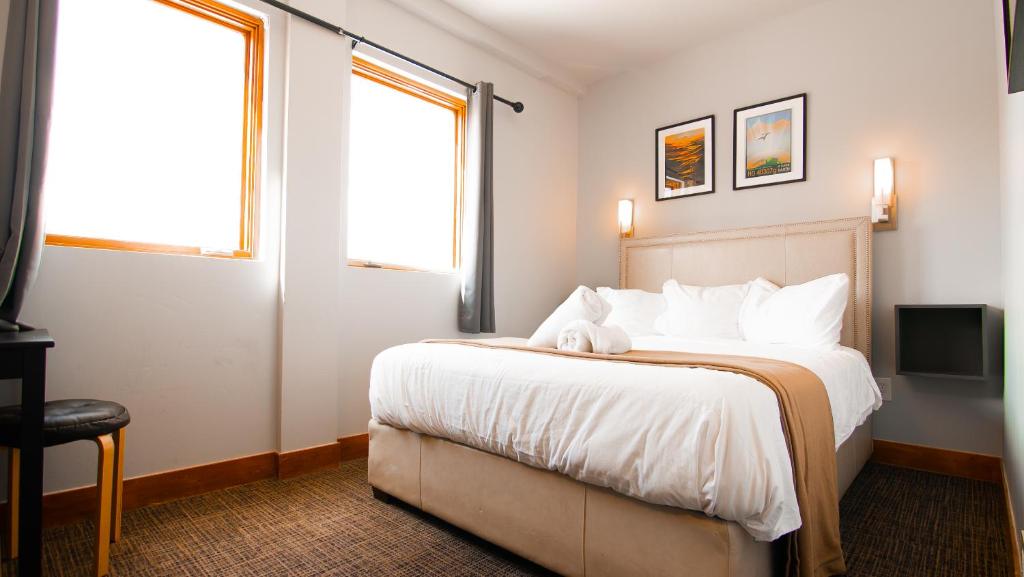 Postel nebo postele na pokoji v ubytování Park City Hostel