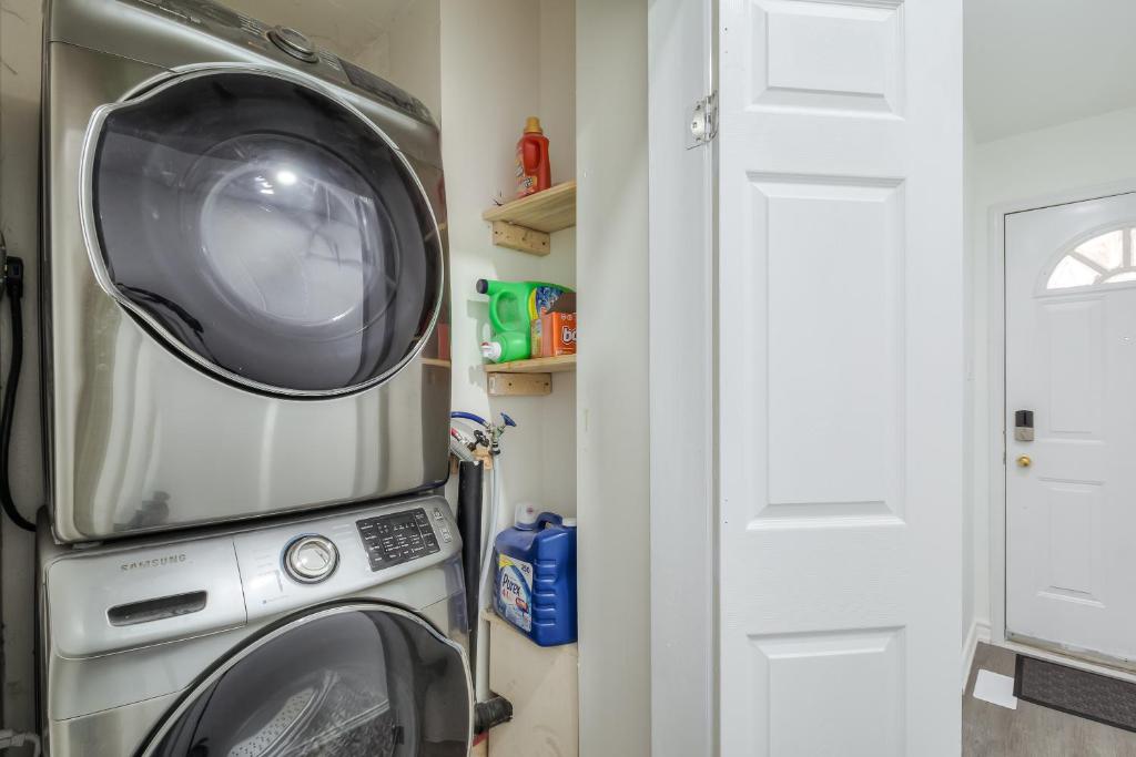 Fotografie z fotogalerie ubytování The Rosewood 5 Bedroom Specious Villa v destinaci Vaughan