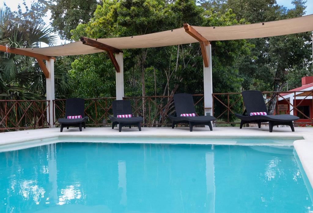 Der Swimmingpool an oder in der Nähe von Casa del Tatich Lodge