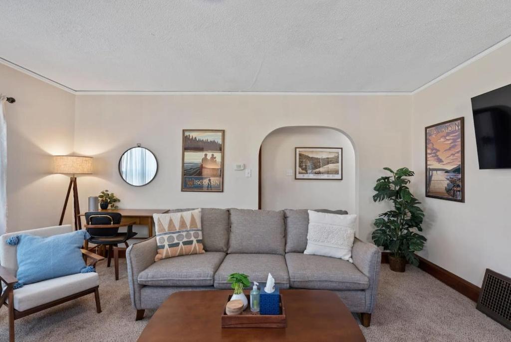 Χώρος καθιστικού στο 5 Bedrooms I Pet Friendly I Sleeps 12