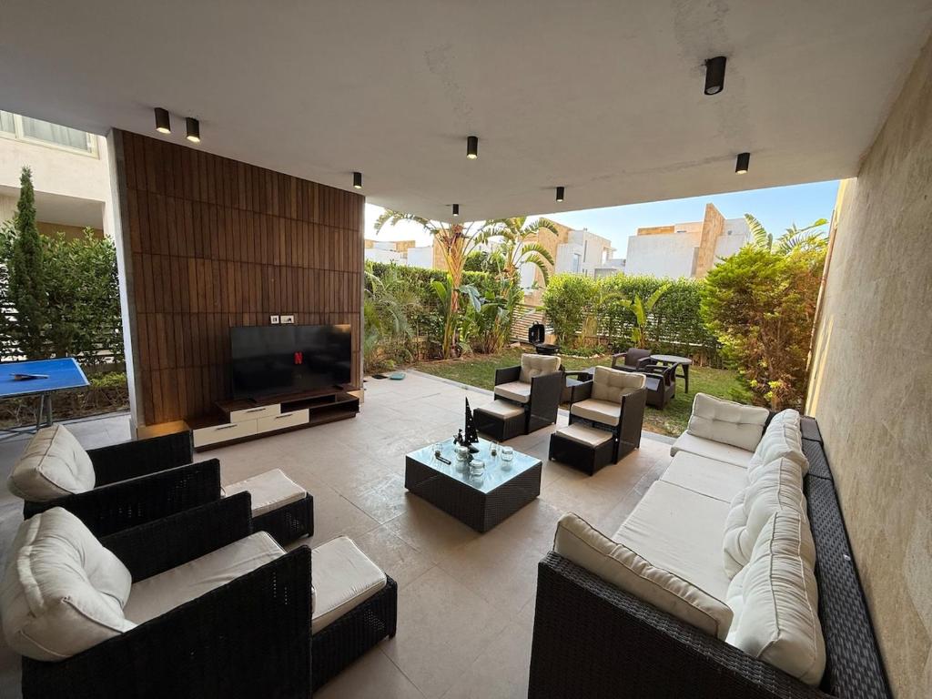 Posezení v ubytování 2 bedroom chalet at seashell