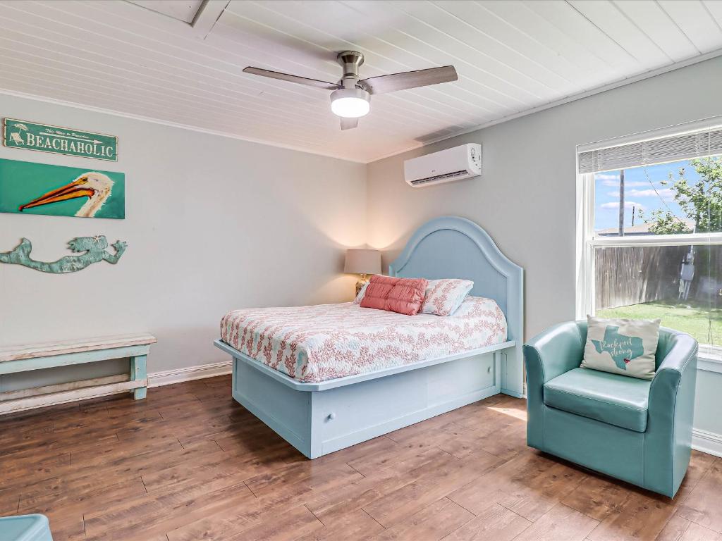 Giường trong phòng chung tại Oak Cottages 2