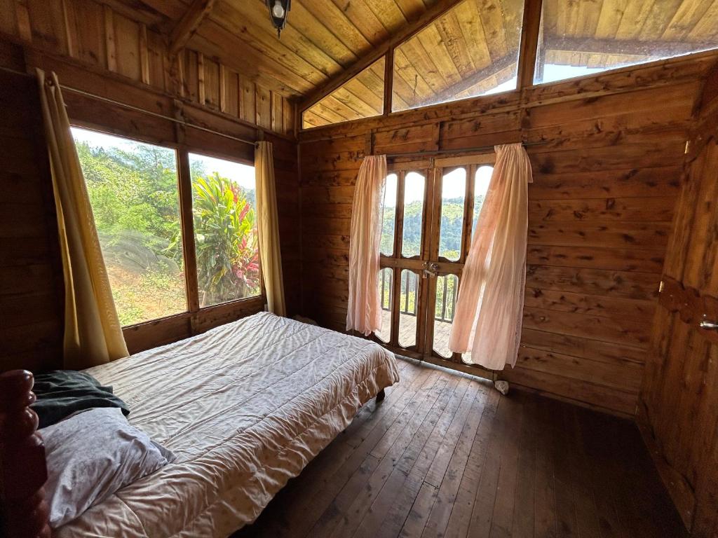 Postel nebo postele na pokoji v ubytování Cabañas la esperancita