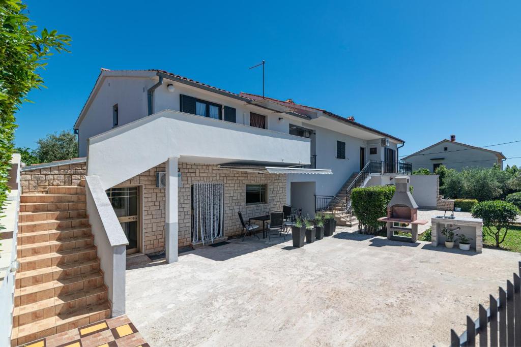 Το κτήριο όπου στεγάζεται  το διαμέρισμα