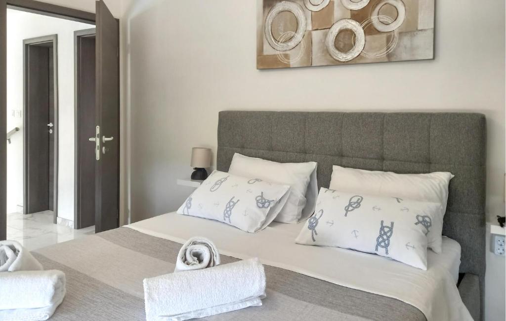 Posteľ alebo postele v izbe v ubytovaní Cozy Home In Rastane Donje With Wifi