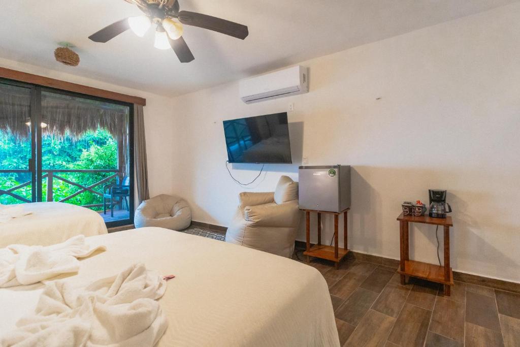 Postel nebo postele na pokoji v ubytování Villas Tucan Bacalar Lagoon Front