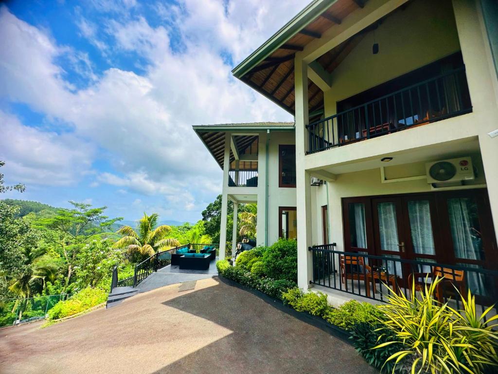 a house with a porch and a balcony at Grand Hills kandy in Kandy