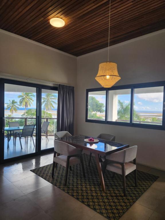Posezení v ubytování Ramada Suites By Wyndham Seafront Coral Coast