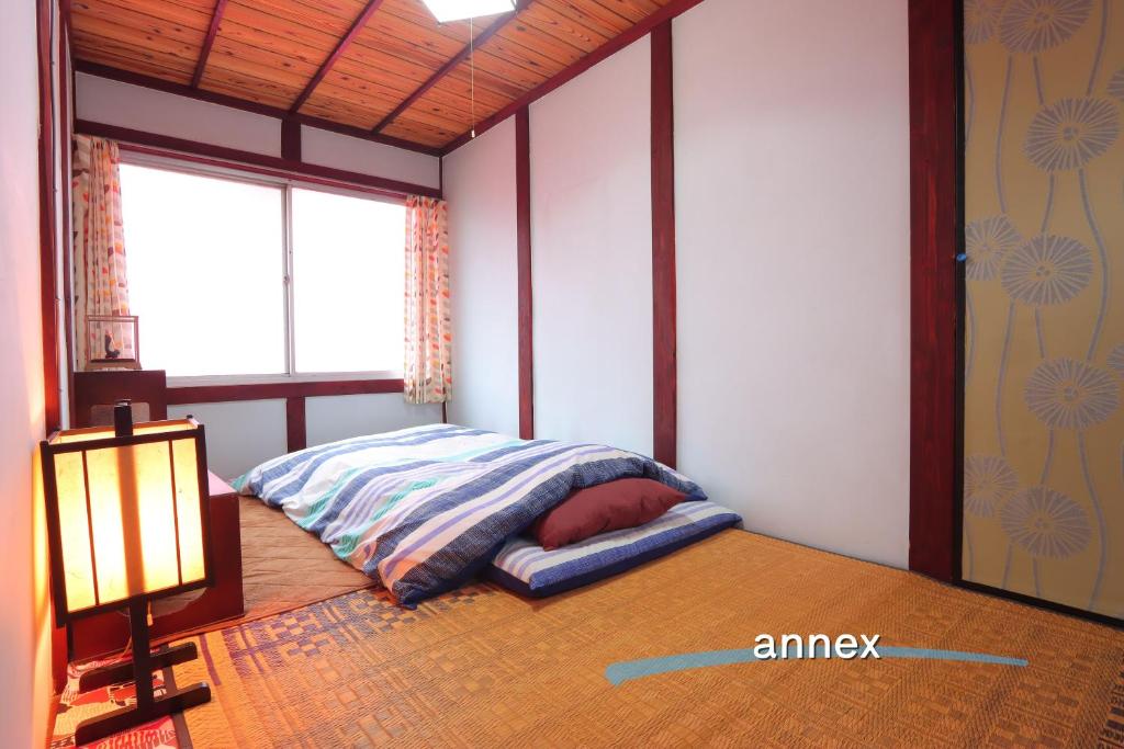 Postel nebo postele na pokoji v ubytování もりのもむ Morinomomu Guest House in Mitsuo