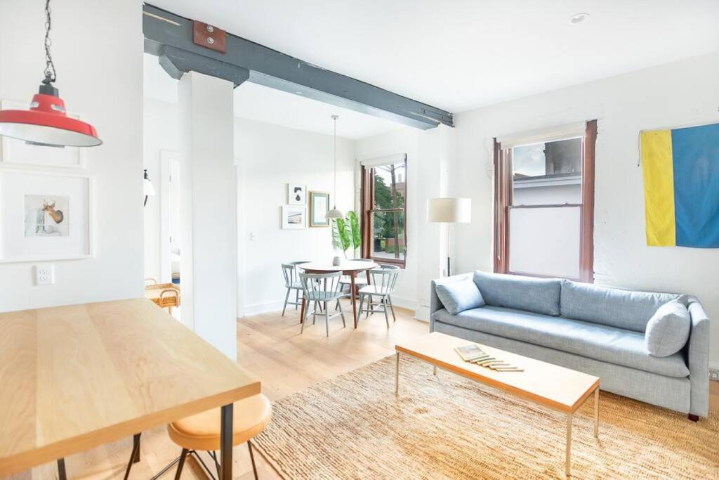 a living room with a blue couch and a table at Annabelle 3D - New in Savannah