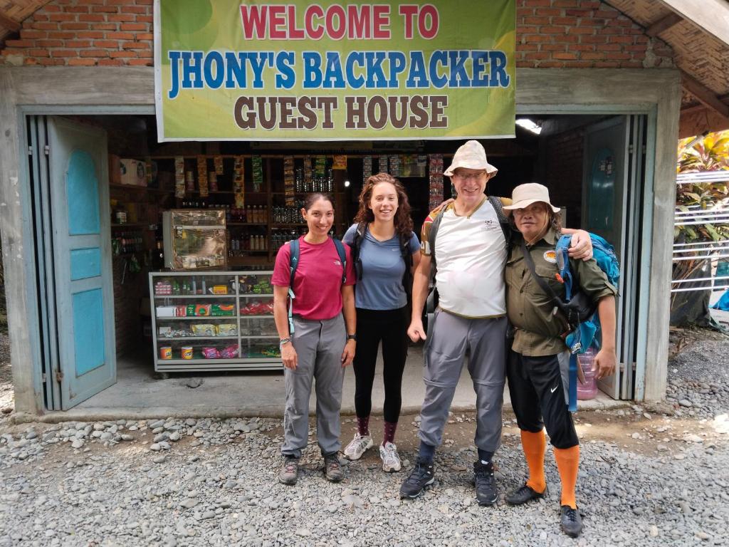 Hosté ubytování Jhony's Backpacker-Guest House only stay here book treking with us