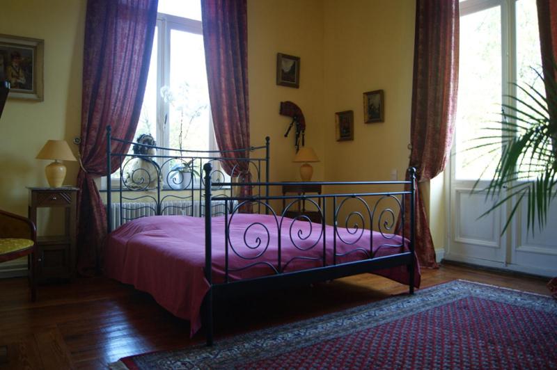 Postel nebo postele na pokoji v ubytování Chateau Neufays