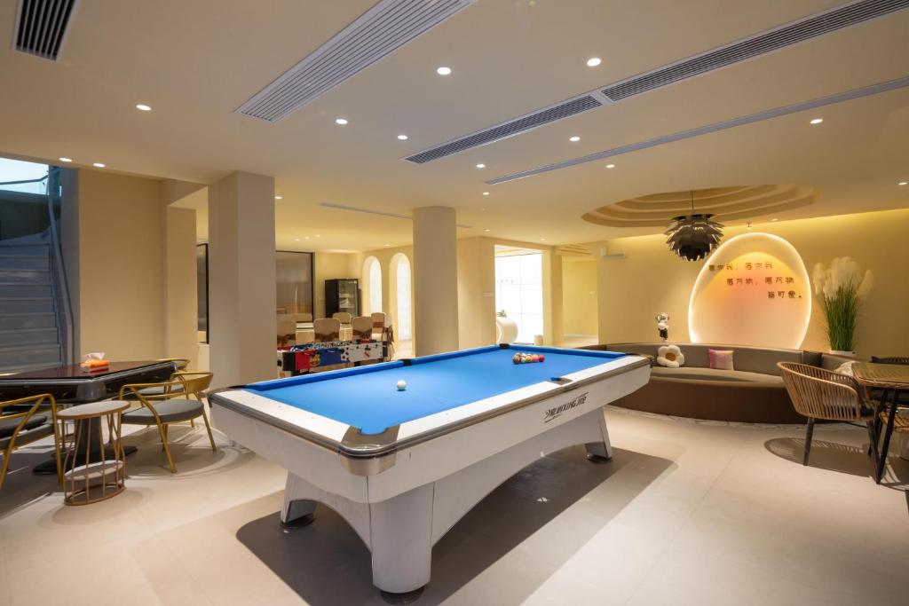 Biliár nebo kulečník v ubytování DreamHouse梦想家湖景民宿