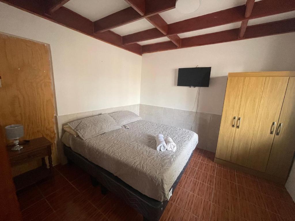 Postel nebo postele na pokoji v ubytování Hostal El Ancla