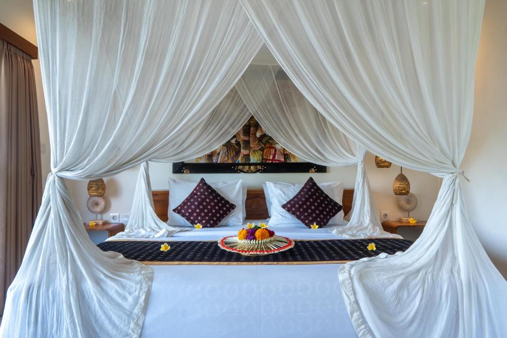 Postel nebo postele na pokoji v ubytování Mahadana Ubud