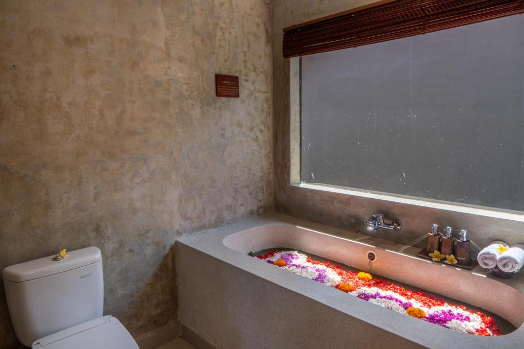 Koupelna v ubytování Mahadana Ubud