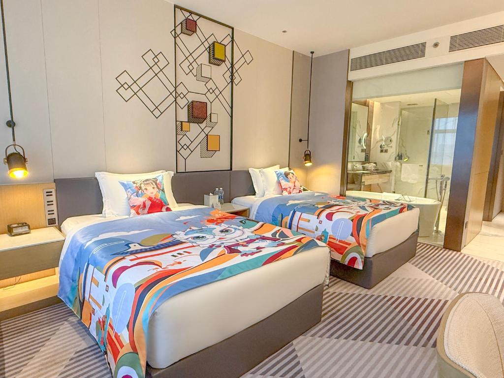 Crowne Plaza Foshan Nanhai-an IHG Hotel-Guangzhou South Railway Station Free Shuttle Busにあるベッド