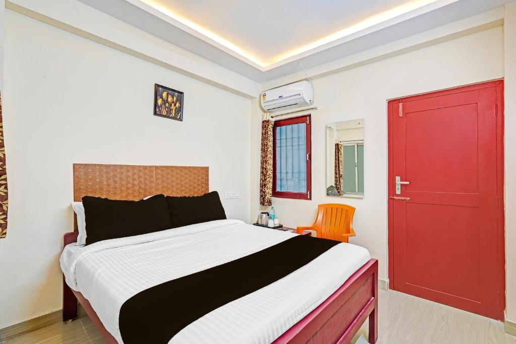 Postel nebo postele na pokoji v ubytování Super Hotel O Purasaiwalkam