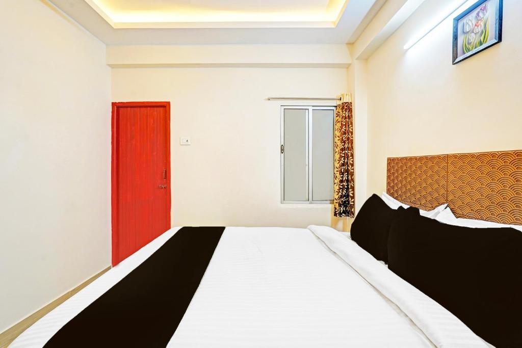 Postel nebo postele na pokoji v ubytování Super Hotel O Purasaiwalkam