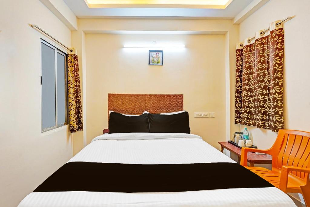 Postel nebo postele na pokoji v ubytování Super Hotel O Purasaiwalkam