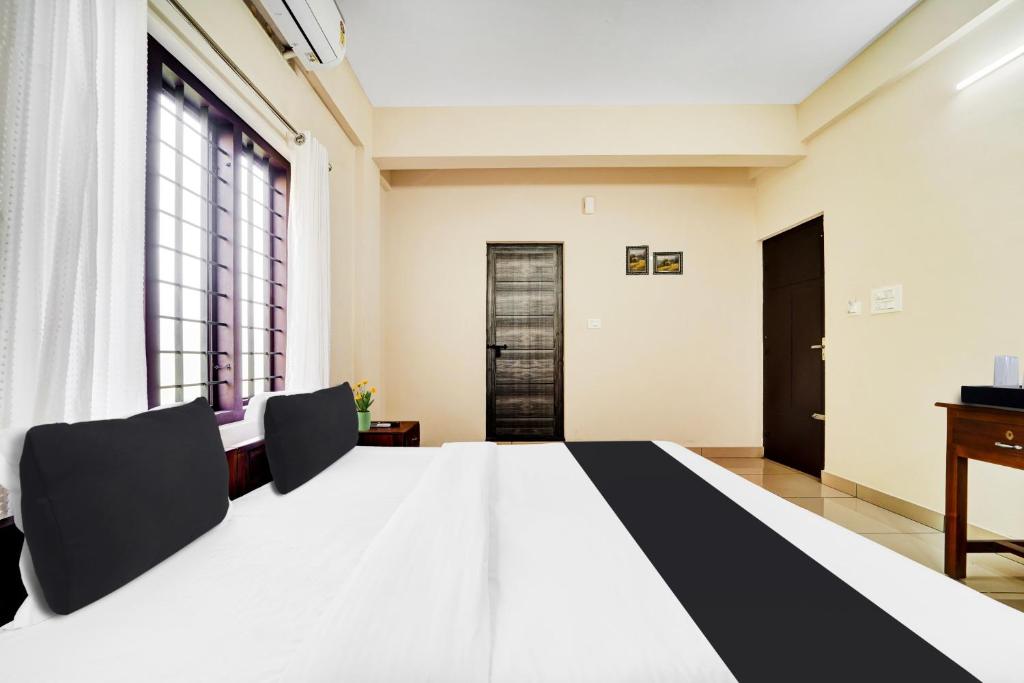 Postel nebo postele na pokoji v ubytování Super Hotel O Ambalamedu