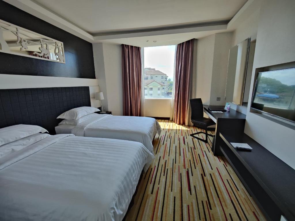 Postel nebo postele na pokoji v ubytování Promenade Hotel Kota Kinabalu