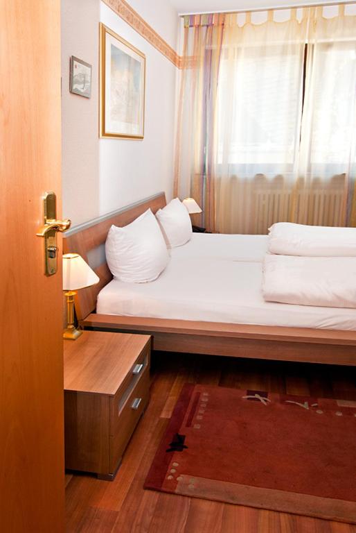 Postel nebo postele na pokoji v ubytování Hotel Kugel