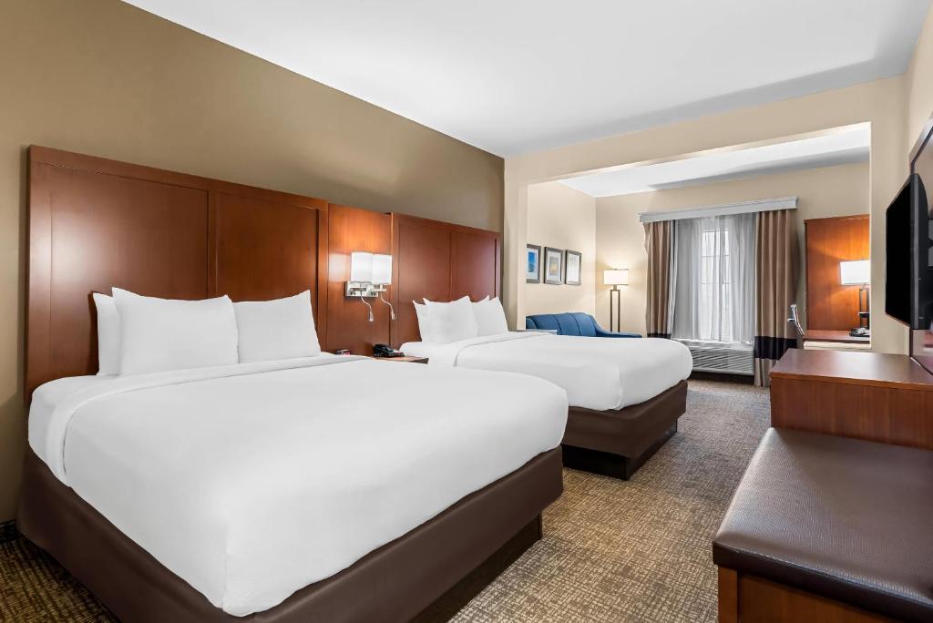 Comfort Suites Near Camp Lejeune - Queen Room With Two Queen Beds - Non Smoking