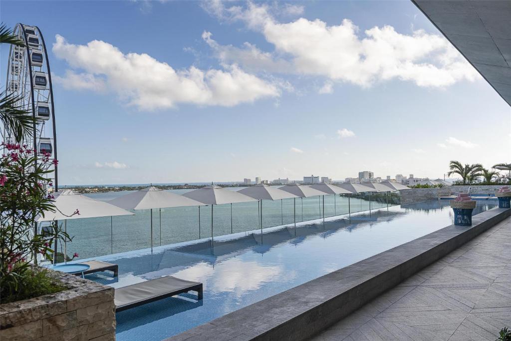 Bazén v ubytování Canopy By Hilton Cancun La Isla nebo v jeho okolí