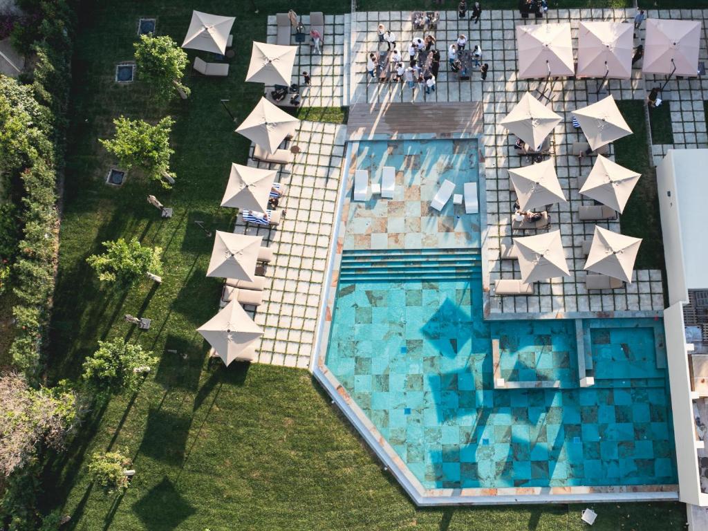 Bazén v ubytování ananea Tropea Yachting Resort nebo v jeho okolí