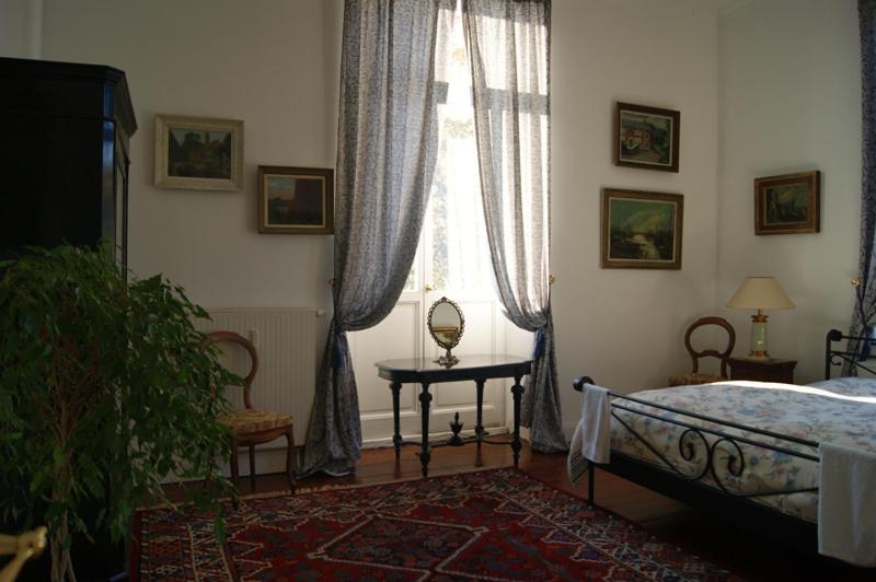 Postel nebo postele na pokoji v ubytování Chateau Neufays