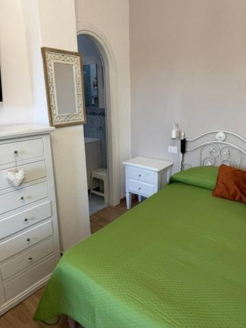 Postel nebo postele na pokoji v ubytování Fantasy House Ischia