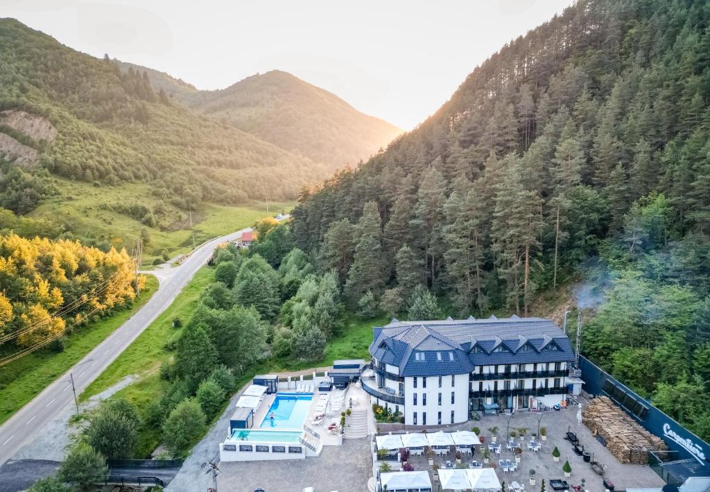 an aerial view of a building in a mountain at Carpentiere Arena in Răşinari