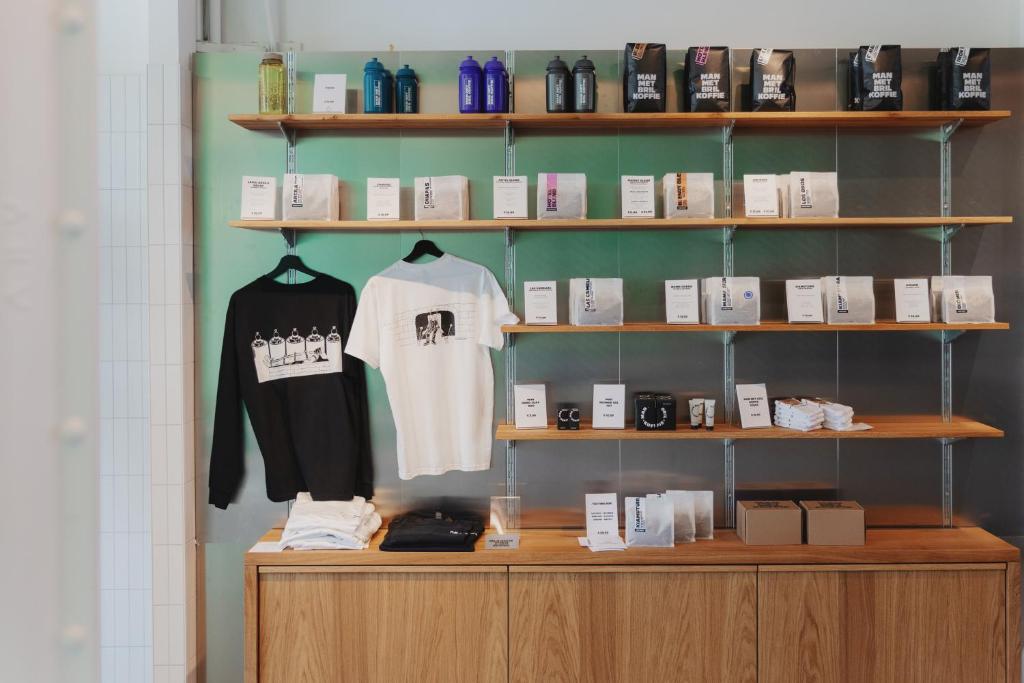 Man Met Bril Koffie Hotel - Resim 21