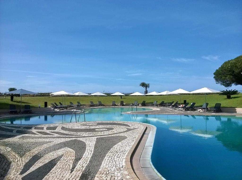 Bazén v ubytování Pestana Bahia Praia Nature & Beach Resort nebo v jeho okolí