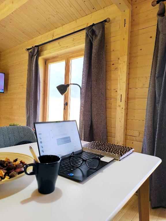 Et tv og/eller underholdning på Cabaña de madera Mar y Madera, playa de las catedrales