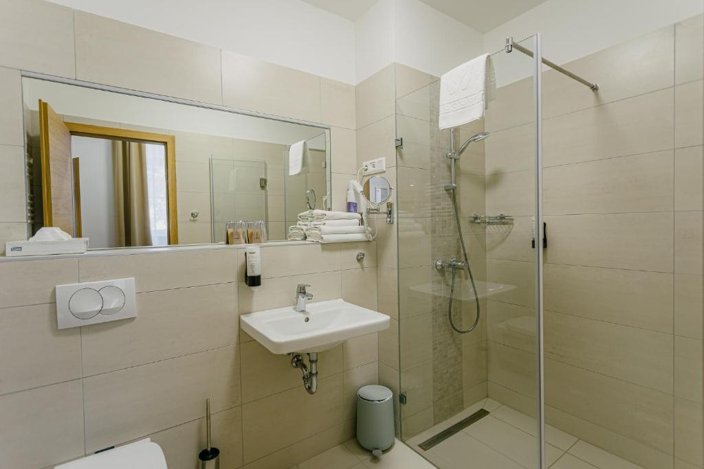 Koupelna v ubytování Hotel Benedict