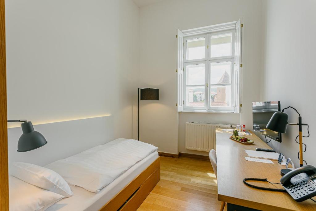 Postel nebo postele na pokoji v ubytování Hotel Benedict