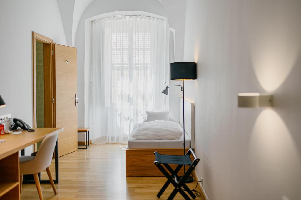 Postel nebo postele na pokoji v ubytování Hotel Benedict
