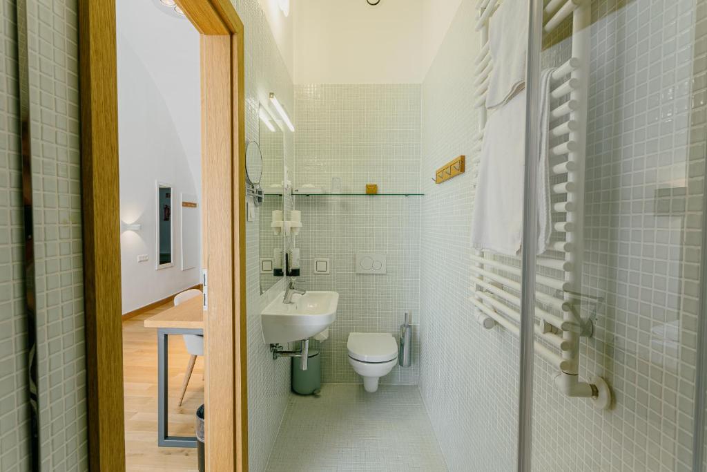 Koupelna v ubytování Hotel Benedict