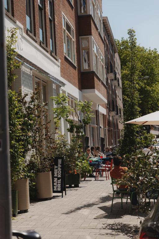 Man Met Bril Koffie Hotel - Resim 1