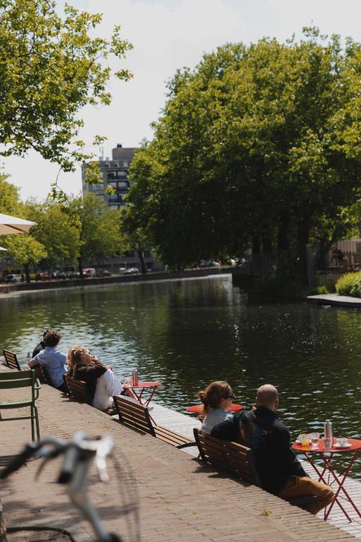 Man Met Bril Koffie Hotel - Resim 6