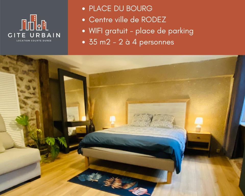 sypialnia z łóżkiem i krzesłem w obiekcie Le Place Du Bourg Appartement T2 Centre Historique Rodez w mieście Rodez