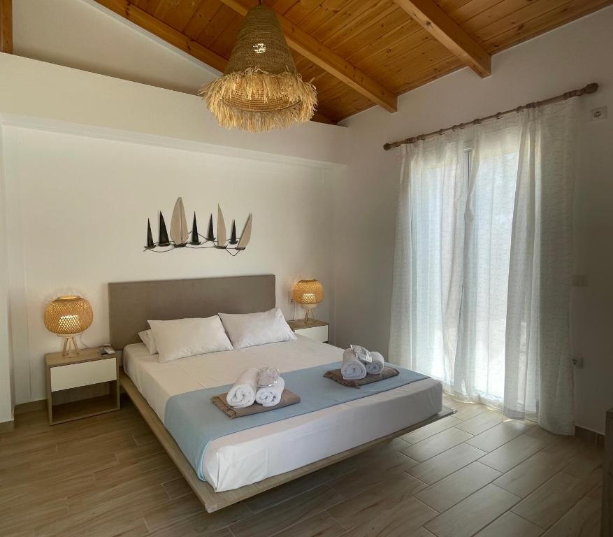 Postel nebo postele na pokoji v ubytování Alegria Kefalonia