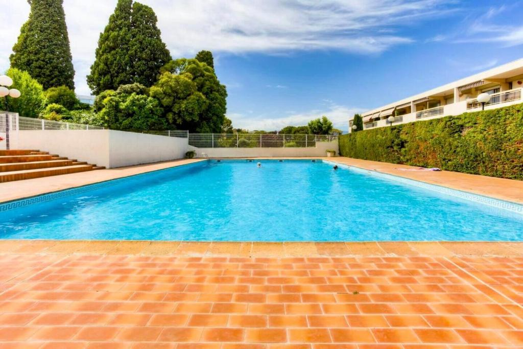 Photo de la galerie de l'établissement Nice 23m in a residence with pool, à Antibes