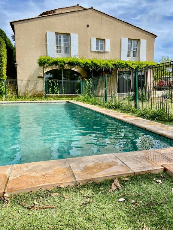 Photo de la galerie de l'établissement Villa with pool and air conditioning, à Sainte-Maxime
