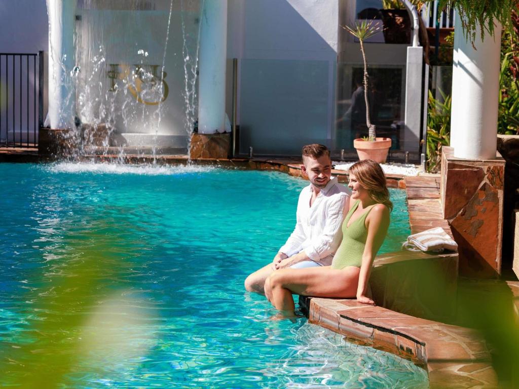 Bazén v ubytování The Reef House Adults Retreat - Enjoy 28 Complimentary Inclusions nebo v jeho okolí