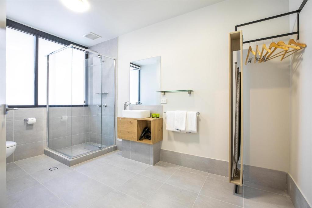 Nightcap at Chardons Corner Hotel - Resim 9