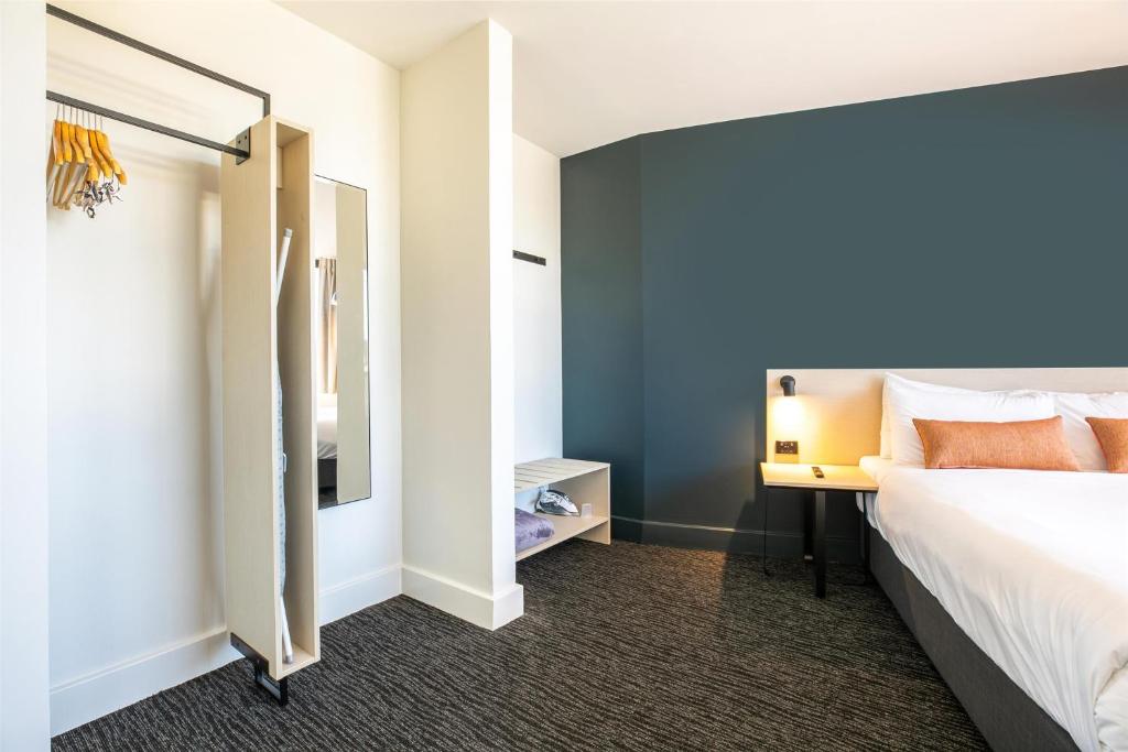 Nightcap at Chardons Corner Hotel - Resim 17